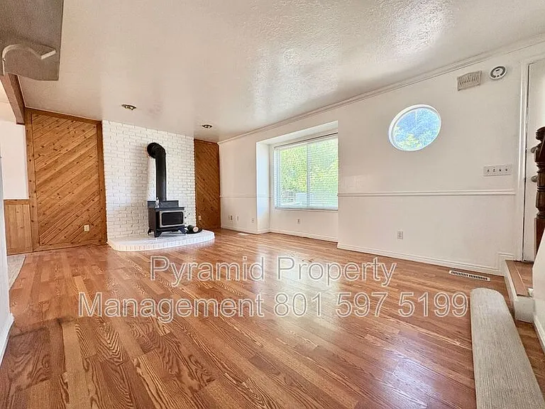 1099 W Shepard Ln — Photo 13
