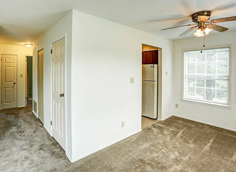 Apartment Dining Room at Williamsburg on the Lake