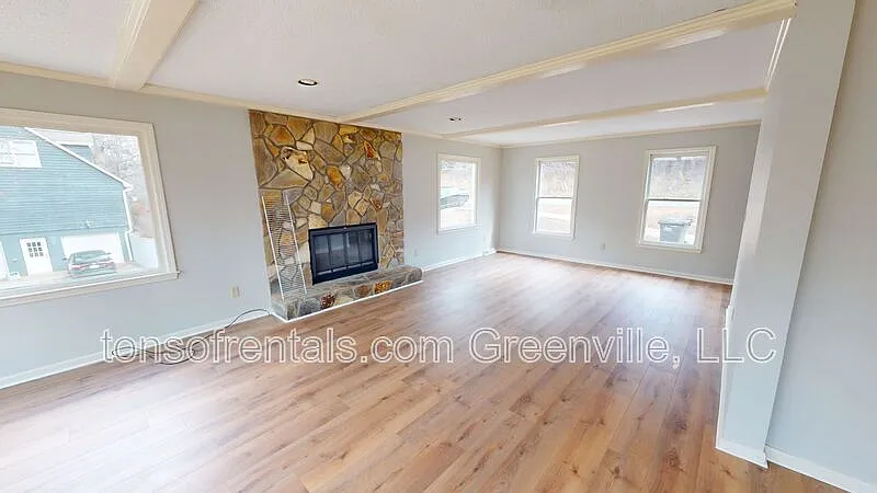 4 bed, 3.0 bath, 2499 sqft, $2,250 — Photo 4