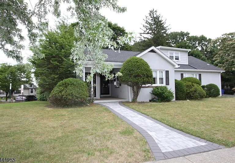 179 Mohawk Ave — Photo 1