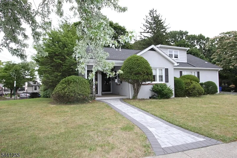 179 Mohawk Ave