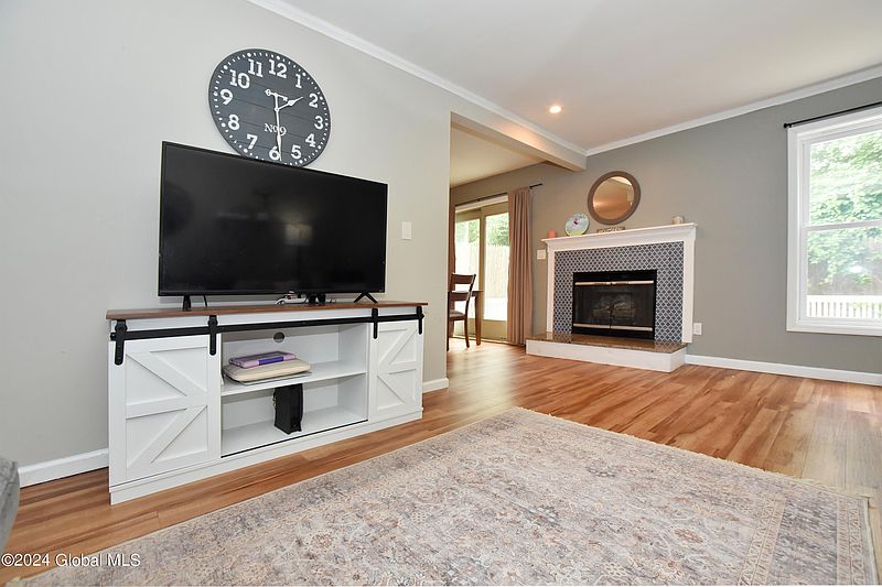 4th image of 408 Antler Court