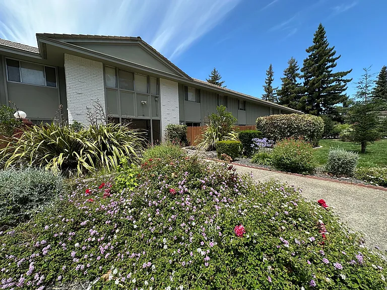 Greenhaven Apartments ~ In the Heart of Sacramento's Pocket Neighborhood! — Photo 6