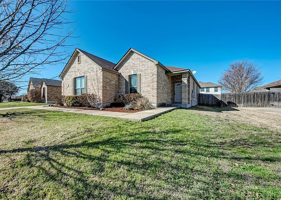 1st image of 416 Willow Walk Dr