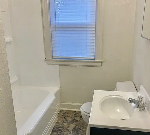 5th image of 1927 E Blackford Ave #B