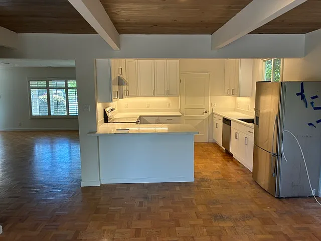 1271 Windsor Way — Photo 3