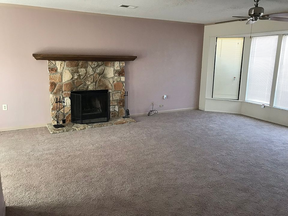 Spacious living room