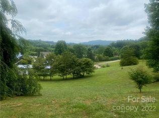 37 Ridgemont Rd, Hendersonville, NC 28739