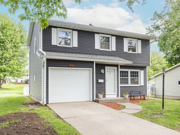 1832 E 32nd St, Davenport, IA 52807