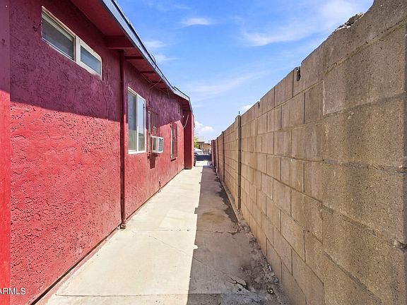 5th image of 902 S 30TH Drive