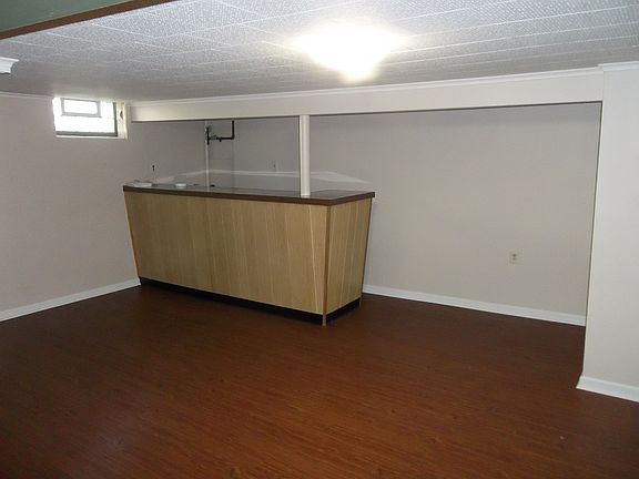 5th image of 544 Arlington Ave W