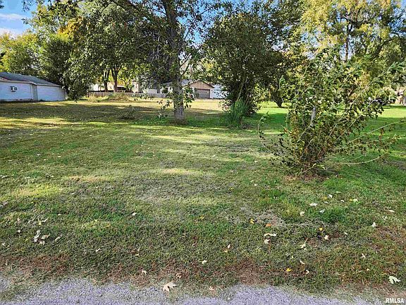 2nd image of 175 Railroad Ave