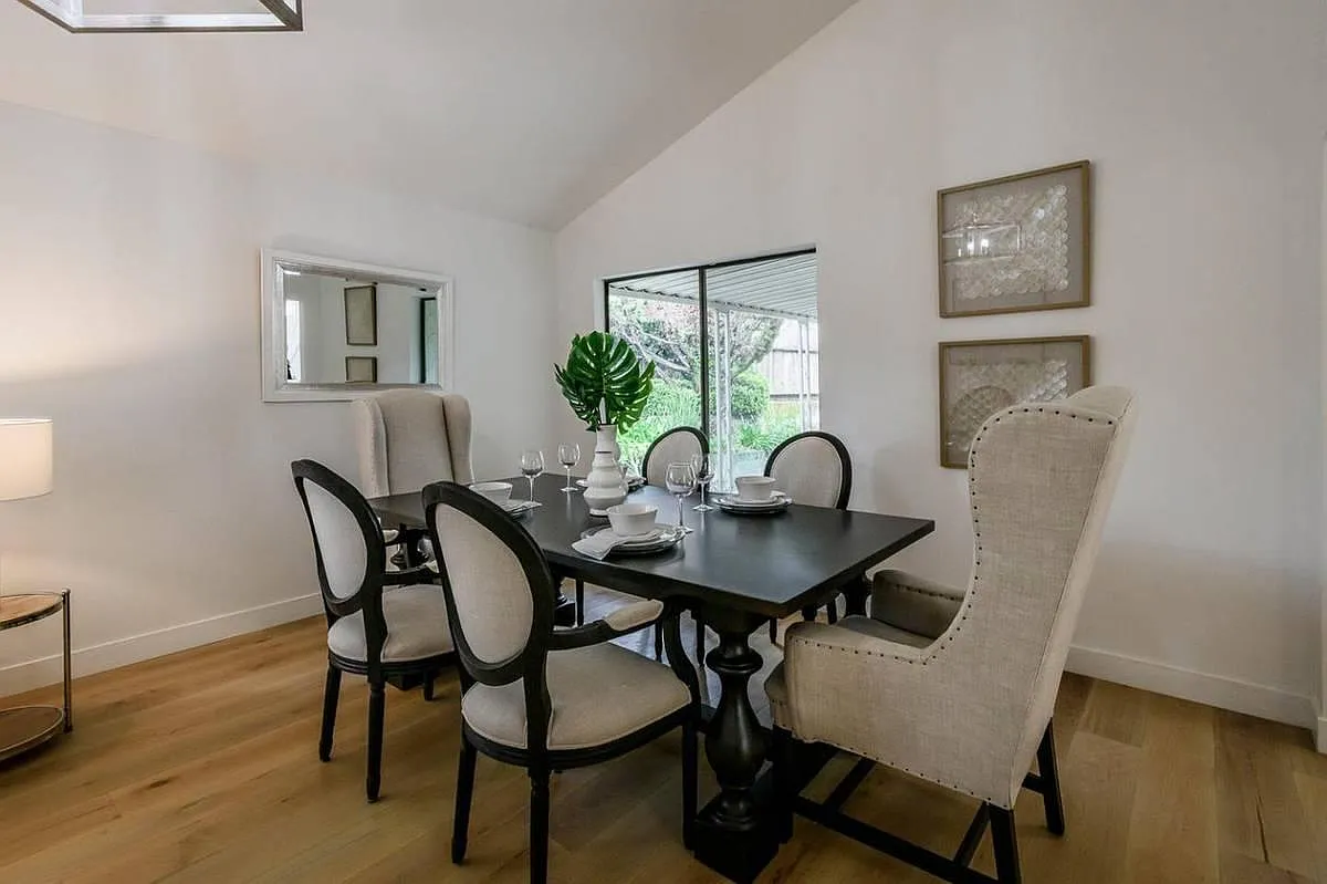 1148 Dufferin Ave — Photo 4