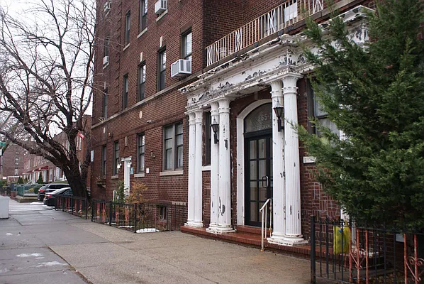 Rented by Norman Raindel, LREB | media 22