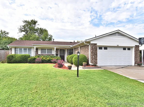 9424 E 38th Pl, Tulsa, OK 74145