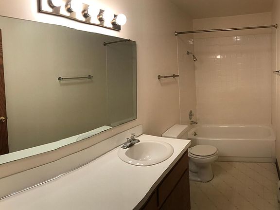 5th image of 315 2nd Ave S APT 10