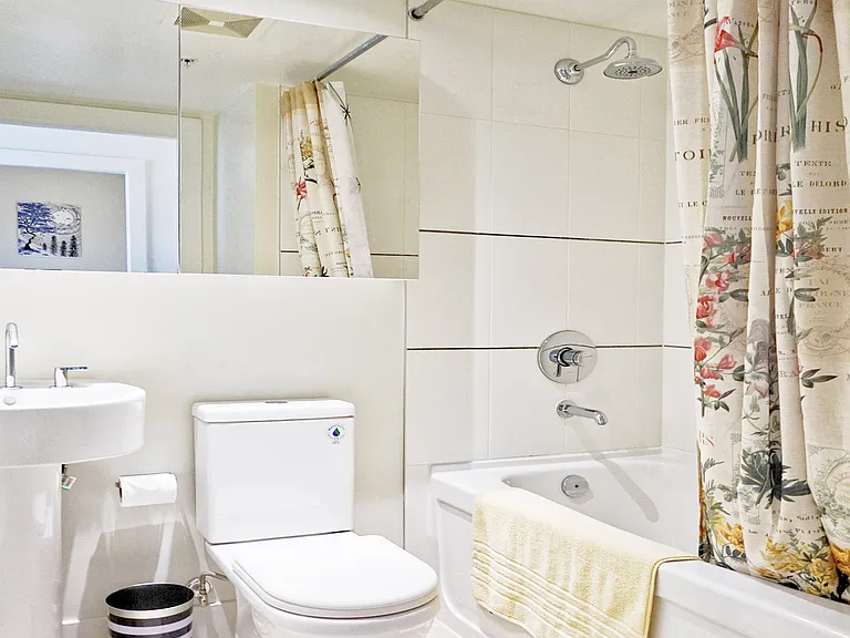 565 Smithe St #1402 — Photo 11