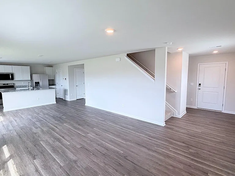 107 Dinges St — Photo 5