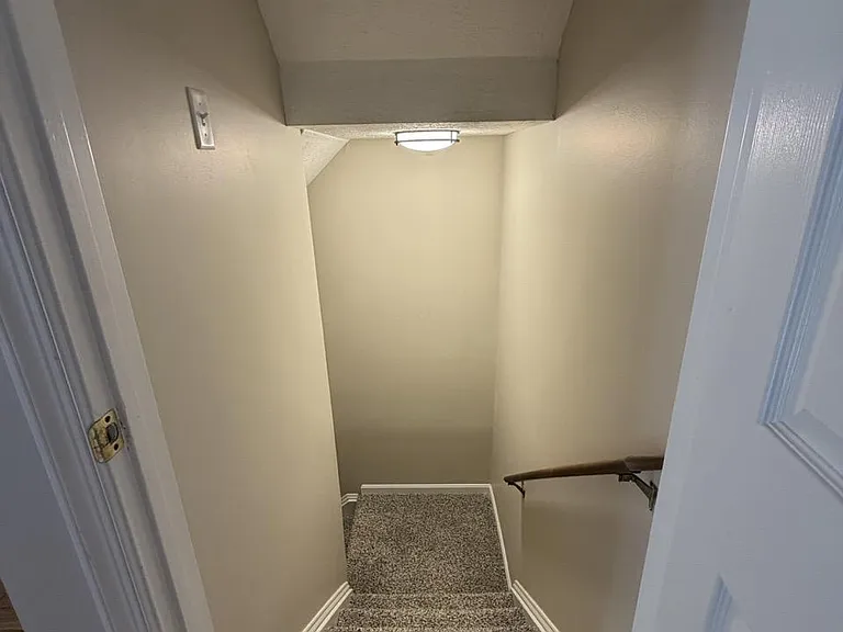 218 Tudor Dr — Photo 34