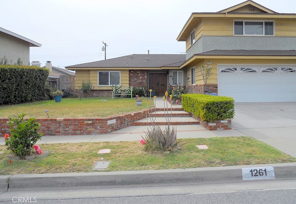 1st image of 1261 N Reeder Ave