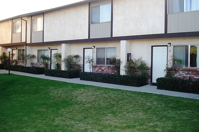 211 W Lolita Ln #5 — Photo 1