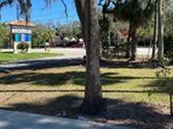 2002 S Parrott Avenue, Okeechobee, FL 34974