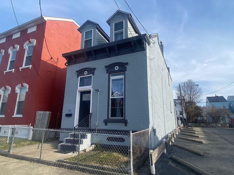 1st image of 320 W 10th St