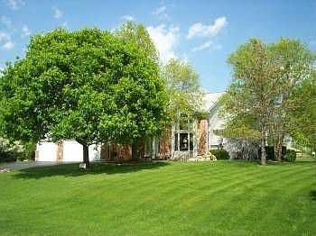 2nd image of 225 Darien Ln