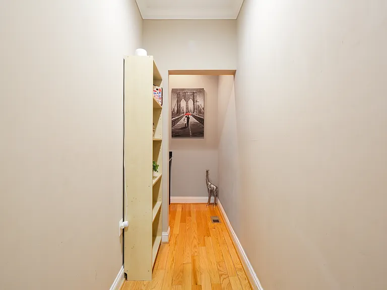 1718 Mount Pleasant Ave — Photo 8