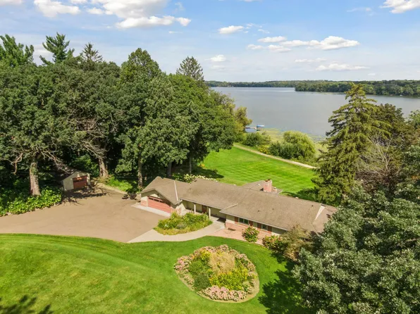 10 Evergreen Rd, North Oaks, MN 55127