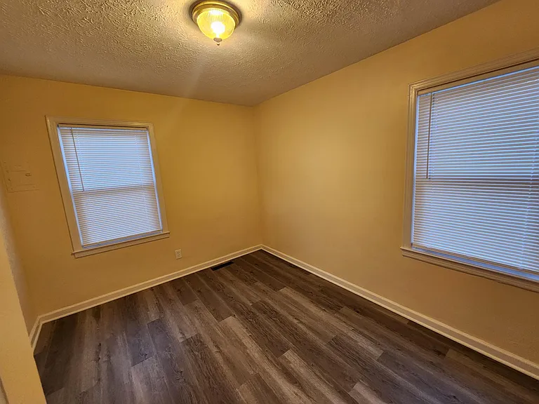 1726 Sonne Ave — Photo 13