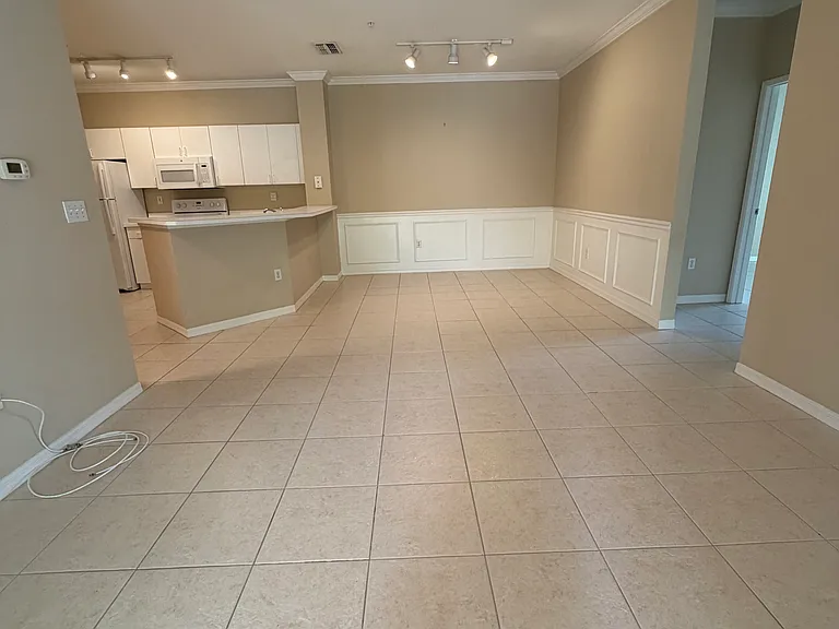 615 Fairway Dr #207 — Photo 1