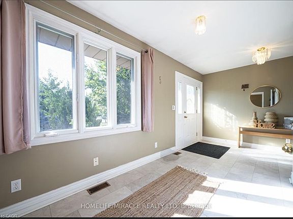 4th image of 385 Mount Pleasant Rd