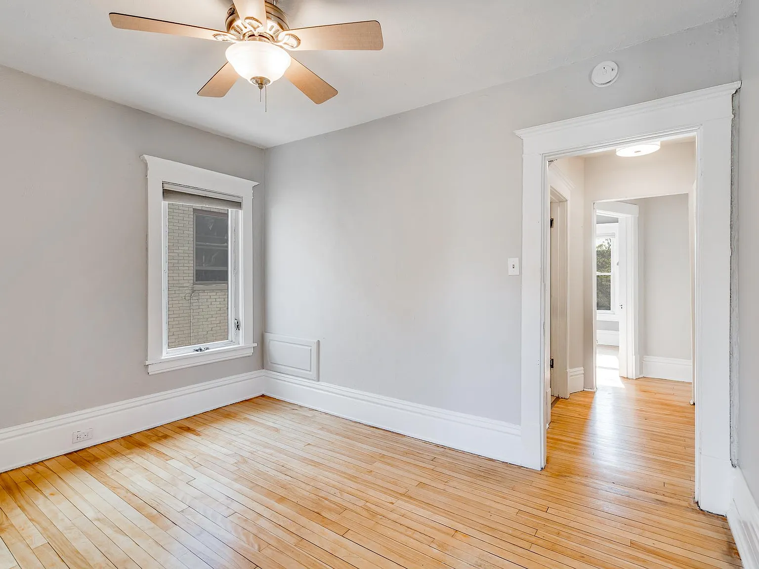 3 bed, 1.0 bath, 970 sqft, $1,800 — Photo 4