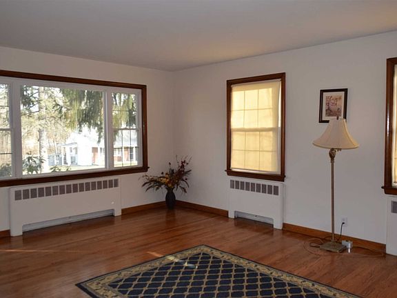 5th image of 18 Pleasant Ln