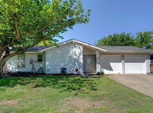 6955 Crabtree Ln, North Richland Hills, TX 76182