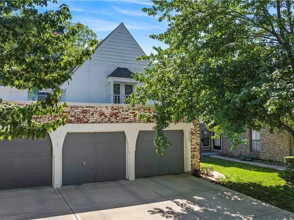 10223 Robinson St, Overland Park, KS 66212