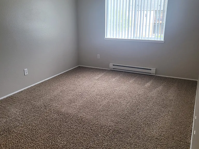 Hidden Creek Apartments — Photo 9