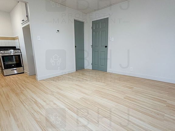 5th image of 219 E Burkitt St #7