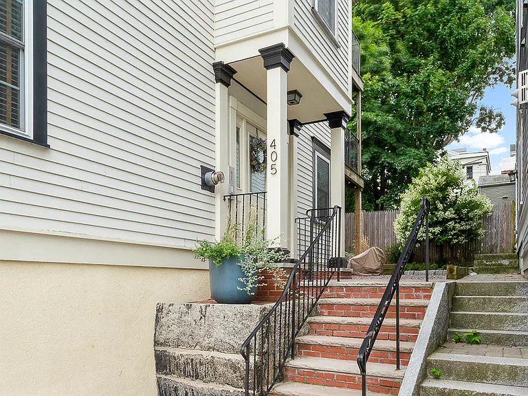 405 E 3rd St #2 — Photo 16