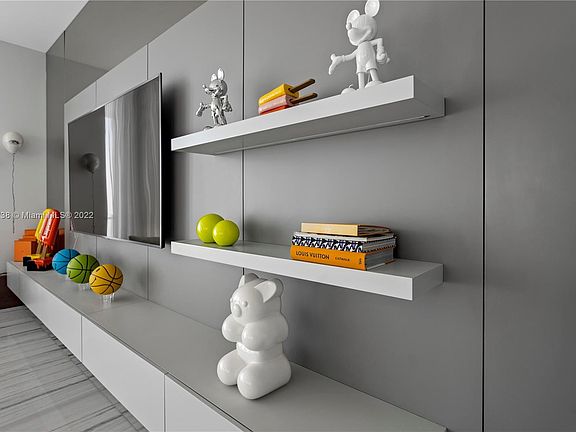5th image of 17141 Collins Ave #3101