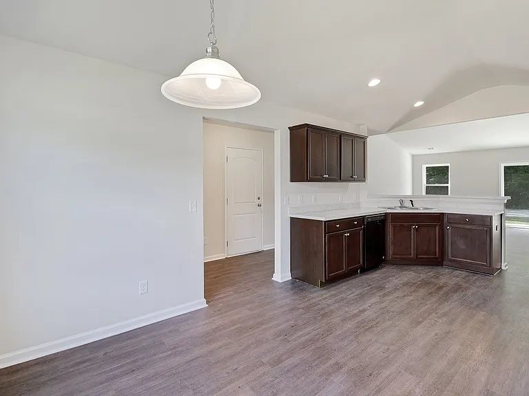 190 Brampton Ave — Photo 5