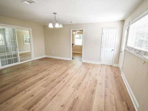 4th image of 350 E Pecan St