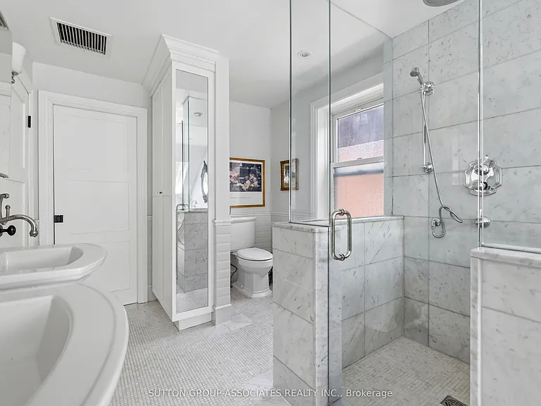 33 Albany Ave — Photo 37