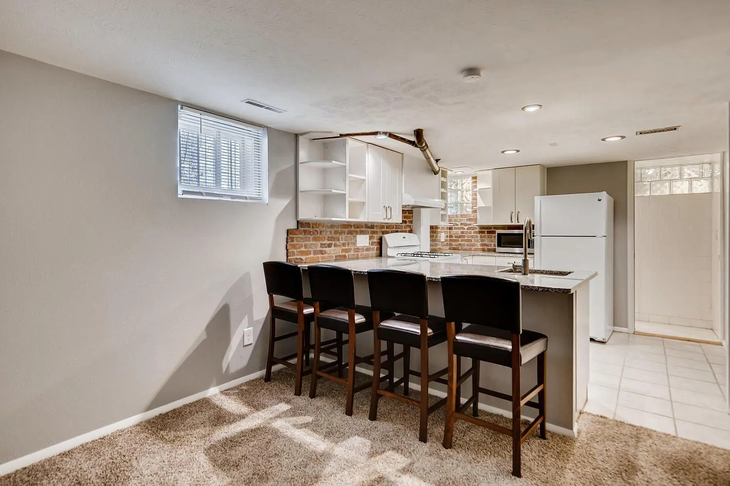 2 bed, 1.0 bath, 969 sqft, $1,875 — Photo 4