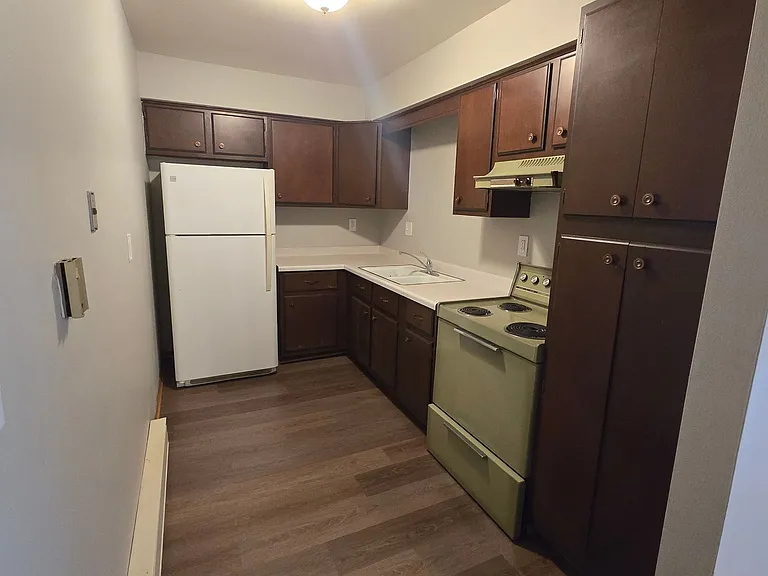 Wesleyan Apartments — Photo 17