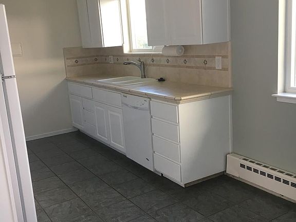 4th image of 880 W Cliff Dr Unit 2