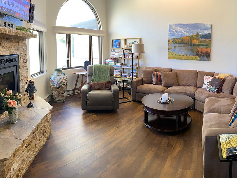 Very cozy living room!