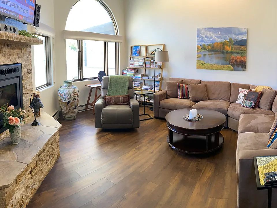Fabulous living room with high ceilings, golf course views, new, high-efficiency wood burning fireplace, large flat-screen TV with Xfinity cable TV service and high-speed WIFI included!