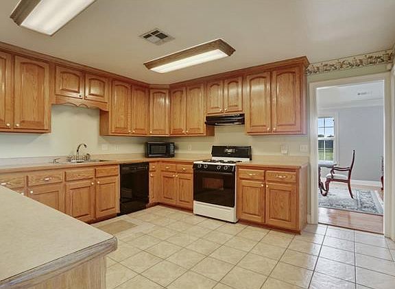 5th image of 153 Oakmont Dr